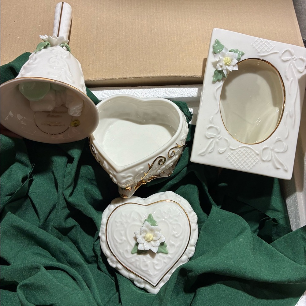 Heritage White Christmas Collection Box